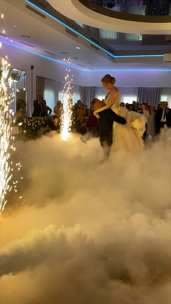 Pierwszy taniec. Ciężki dym na wesele. Bella Vista Sławoszewek.